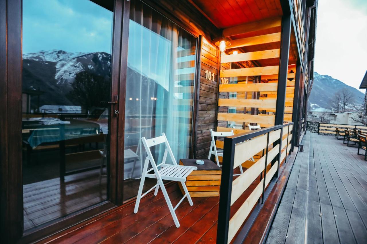 Wooden Hotel Kazbegi Exterior foto